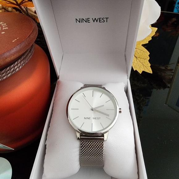 🩶 Nine West wristwatch - Picture 2 of 3